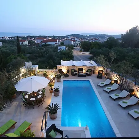 Okrug Gornji Luxurious Escape With Pool فيلة *
