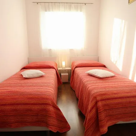 فيلة Okrug Gornji Luxurious Escape With Pool تروغير