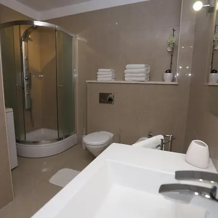 فيلة Okrug Gornji Luxurious Escape With Pool *