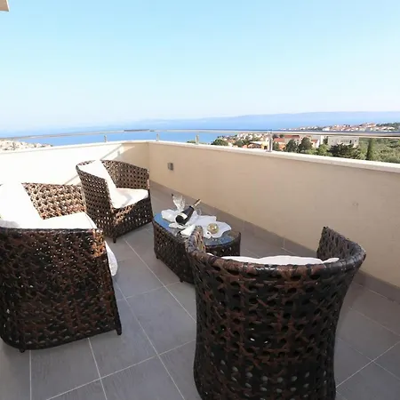 فيلة Okrug Gornji Luxurious Escape With Pool