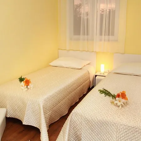 Okrug Gornji Luxurious Escape With Pool