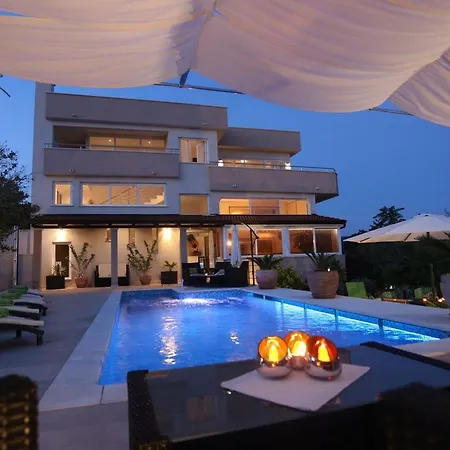 Villa Okrug Gornji Luxurious Escape With Pool Trogir
