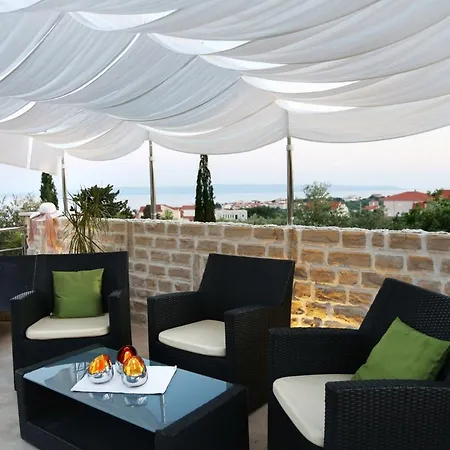 Okrug Gornji Luxurious Escape With Pool *